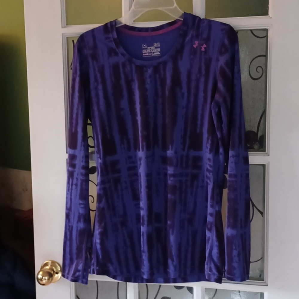 Under Armour long sleeve heat gear top medium